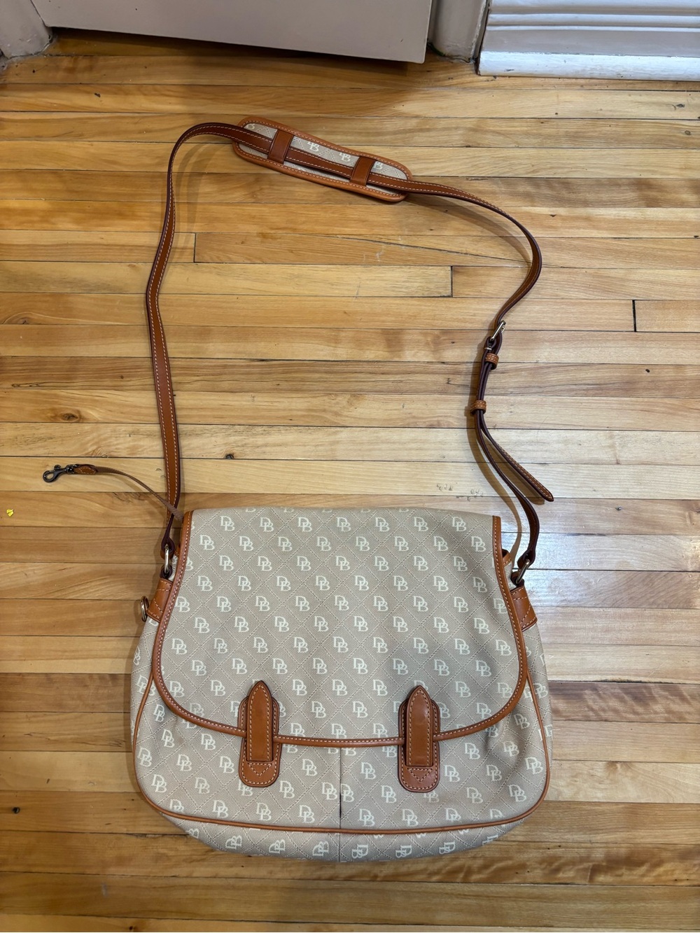 Vintage Dooney and Bourke Messenger bag